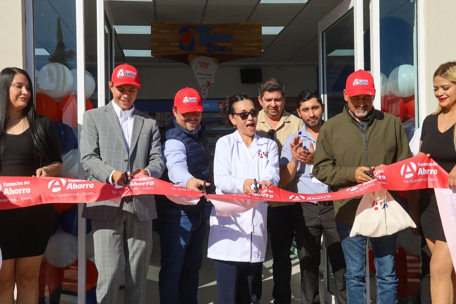 Alcalde Román Cota inaugura la primera sucursal de Farmacias del Ahorro en Tecate