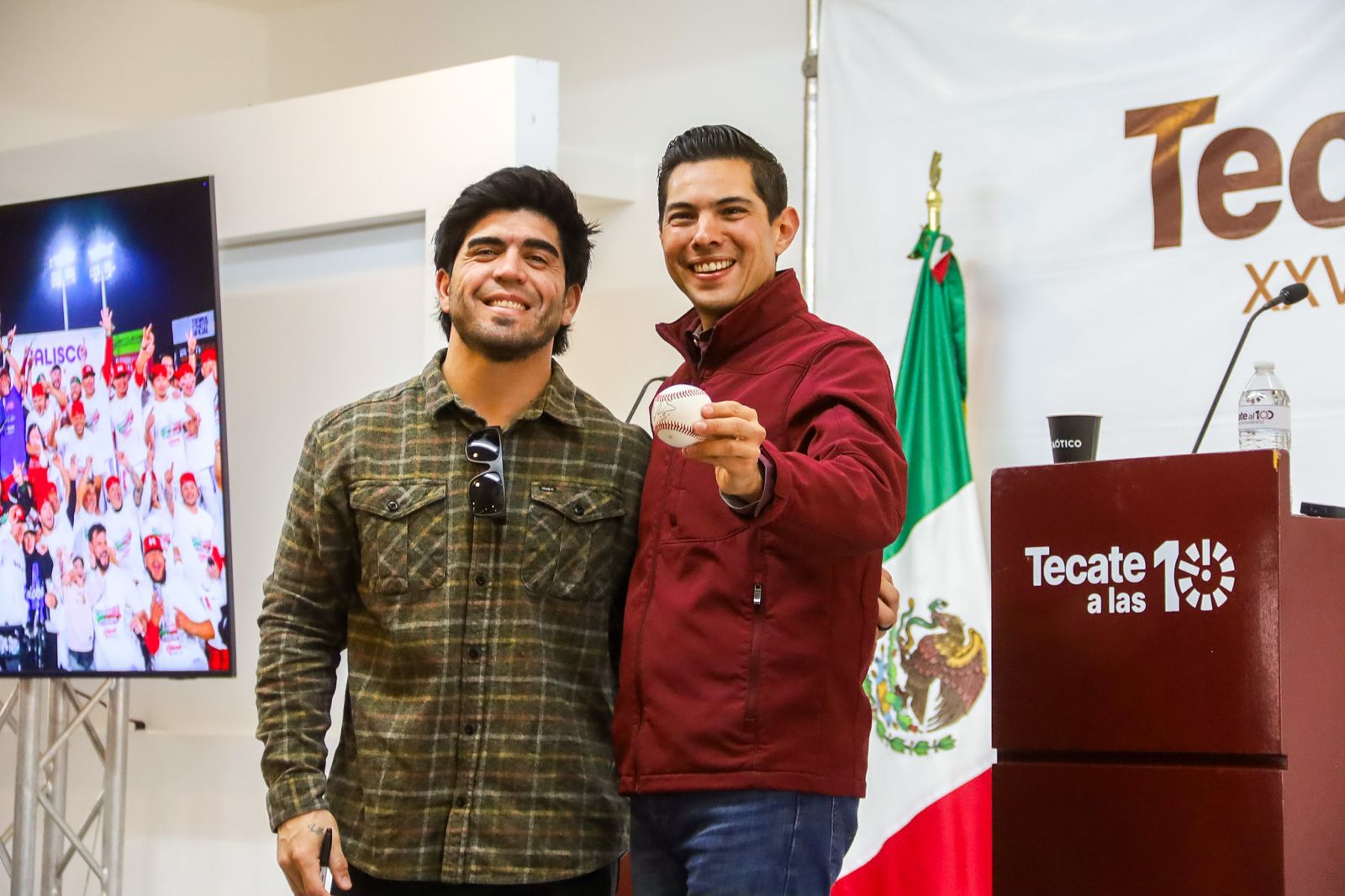 Gobierno de Tecate entrega las Llaves de la ciudad al beisbolista Leo Heras